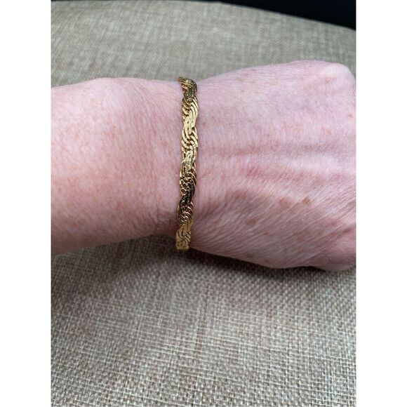 Vintage Trifari Gold Tone Woven Chain Bracelet - Picture 1 of 8